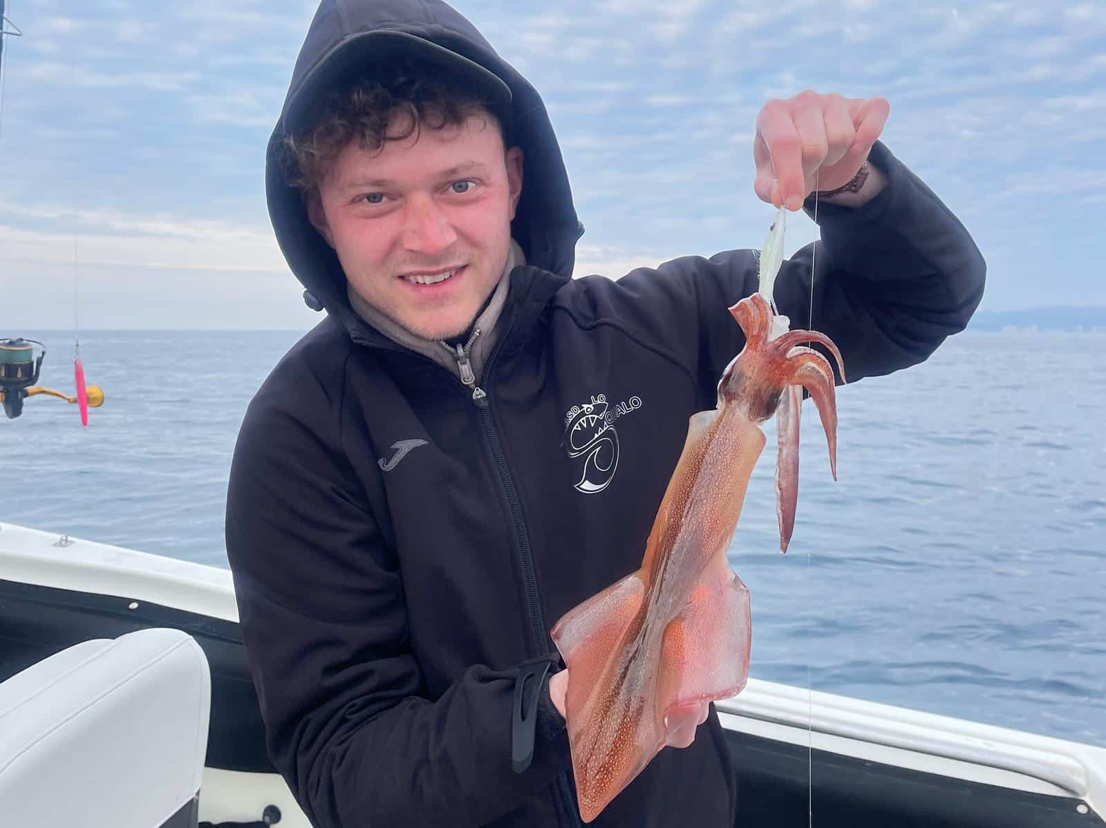 pesca de calamar desde embarcación