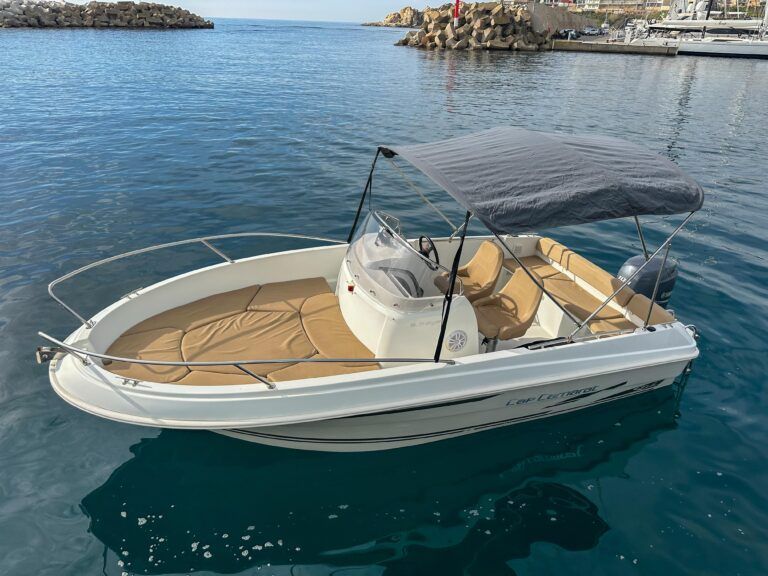 Alquiler del barco Jeanneau Cap Camarat 5.5 CC Luna en Palamós